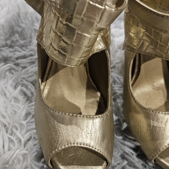 Gold leather sandals - Picture 4 of 9